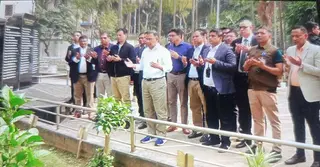 পিলখানা ট্র্যাজেডিতে শহিদ সেনা কর্মকর্তাদের কবর জিয়ারত করলেন তারেক রহমান